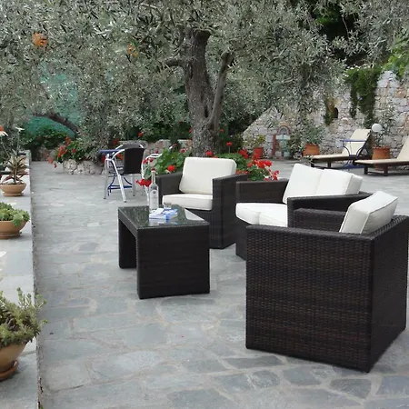 Villa Kamares *